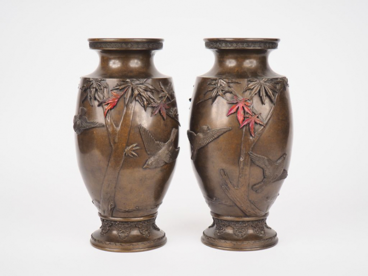Japon, période Meiji, (1868-1912) Paire de vases de forme balustre en 
