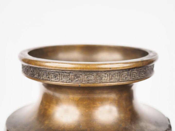 Japon, période Meiji, (1868-1912) Paire de vases de forme balustre en 