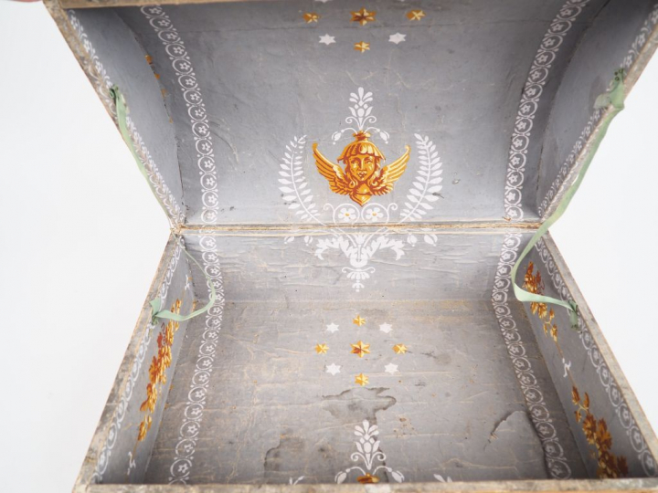 Grand coffret fin XVIIIème début XIXème en marqueterie de paille, à dé