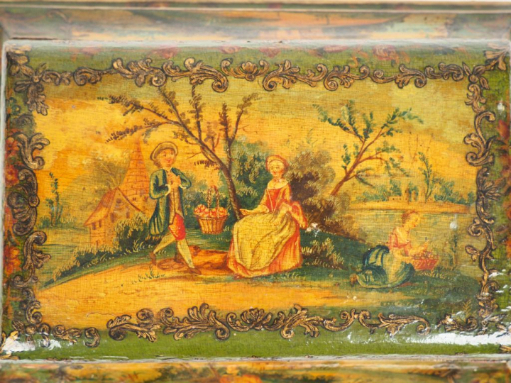 	Boite à perruque XVIIIème en vernis Martin à décor de scènes galantes