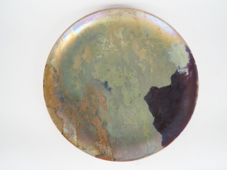 Vente aux enchères Clément MASSIER.  Grand plat en céramique irisée, à décor d'un paysage