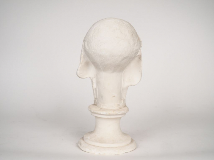 Alexandre BIGOT (attribué à). "Buste de jeune fille". Sculpture en plâ