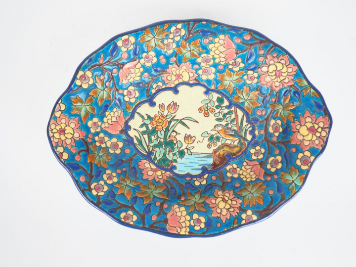 Coupe en émaux polychromes de Longwy à décor d'oiseaux branchés dans u