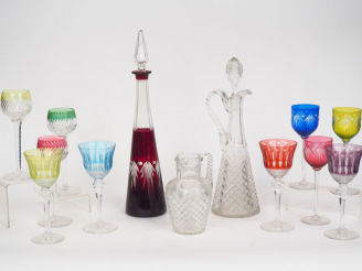 Vente aux enchères 10 verres à vin du Rhin en cristal ou verre bicolore (modèles dépareil