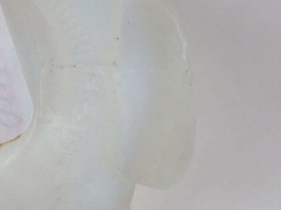 SABINO. Deux petits sujets en verre opalescent, "moineaux". Dim. 3,5 x