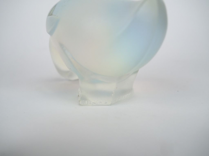 SABINO. Deux petits sujets en verre opalescent, "moineaux". Dim. 3,5 x