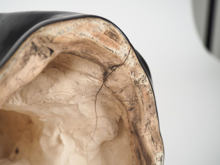 Ecole française XXème. "femme assise". Sculpture en plâtre à patine no