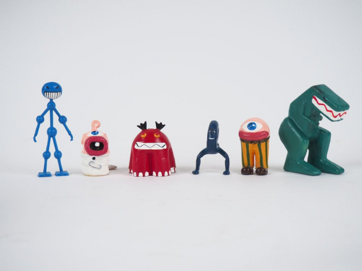 DI ROSA. 6 différentes figurines polychromes. H. de 5,5 à 10 cm.
