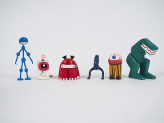 Vente aux enchères DI ROSA. 6 différentes figurines polychromes. H. de 5,5 à 10 cm.