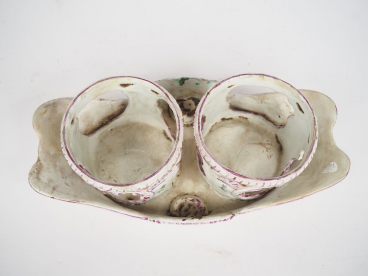 MARSEILLE.  Porte-huilier en faïence de petit feu (incomplet, restauré