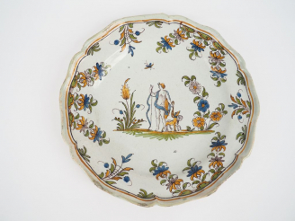 Vente aux enchères Assiette en faience du Sud de la France XVIIIème, à décor d'une représ