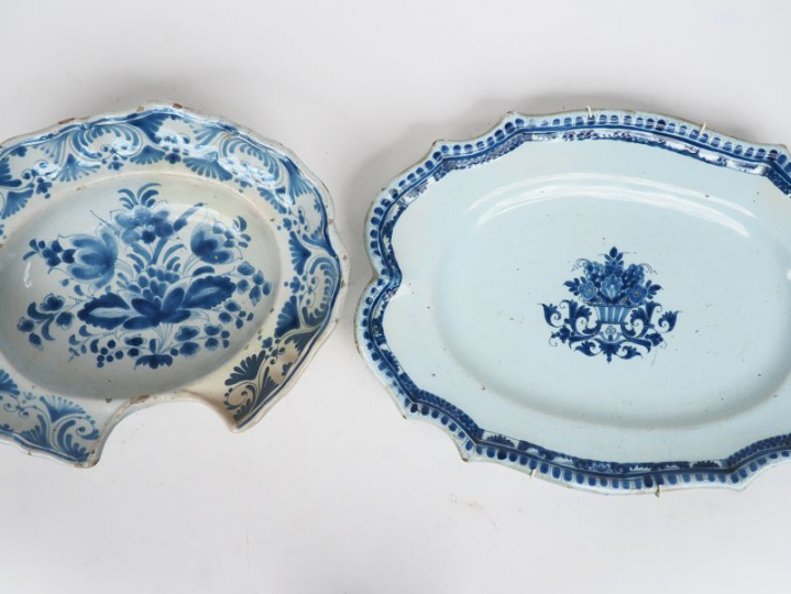 Un plat en faïence fin XVIIIème et un plat à barbe en faïence fin XVII