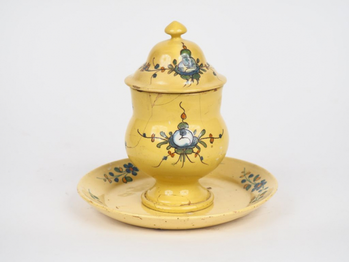 MARTRES TOLOSANE.  Pot couvert en faïence de grand feu à décor d’un bo