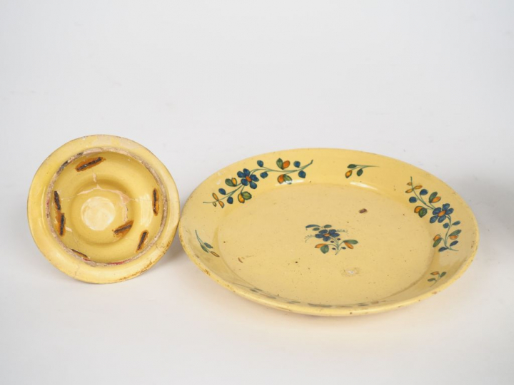 MARTRES TOLOSANE.  Pot couvert en faïence de grand feu à décor d’un bo