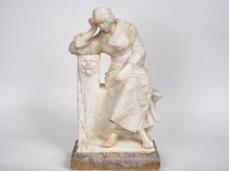 Vente aux enchères Ecole française fin XIXème début XXème. "Jeune fille pensive". Sculptu