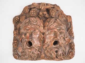 Vente aux enchères Masque de fontaine XIXème en plâtre patiné figurant deux têtes de Bacc
