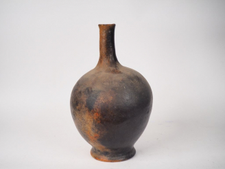 Vente aux enchères Jarre en terre vernissée. H. 48 cm (petite égrenure au col)
