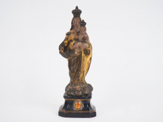 Vente aux enchères Vierge à l'enfant début XIXème en terre cuite polychrome. H. 28,5 cm