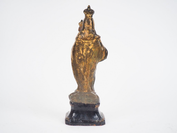 Vierge à l'enfant début XIXème en terre cuite polychrome. H. 28,5 cm