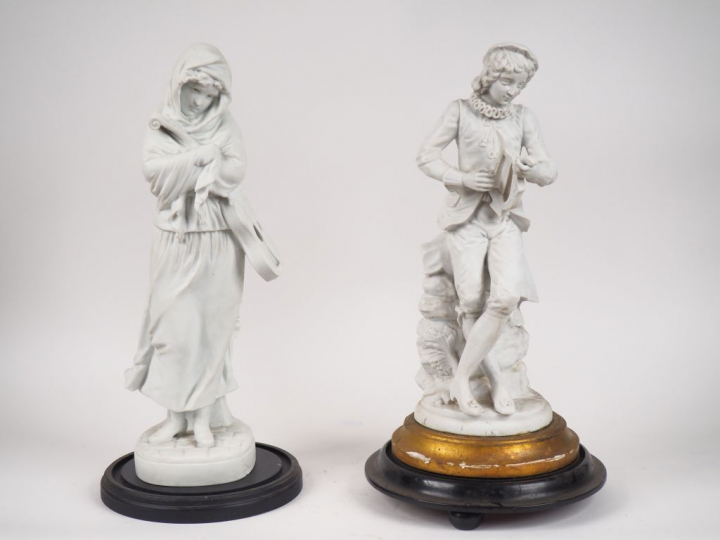 Nicolas LECORNEY. "Jeunes musiciens" Paire de sculptures en biscuit Si