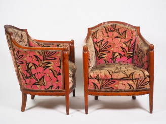 Vente aux enchères Paire de bergères Art Déco en bois naturel mouluré et sculpté, à décor