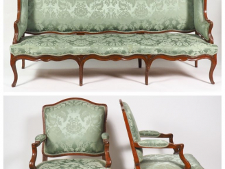 Vente aux enchères Salon Louis XV en noyer mouluré et sculpté, garniture de soierie à déc