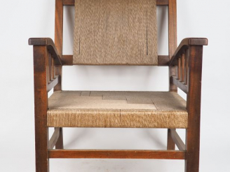 Vente aux enchères Paire de fauteuils en bois naturel et cordage à décor de motifs géomét