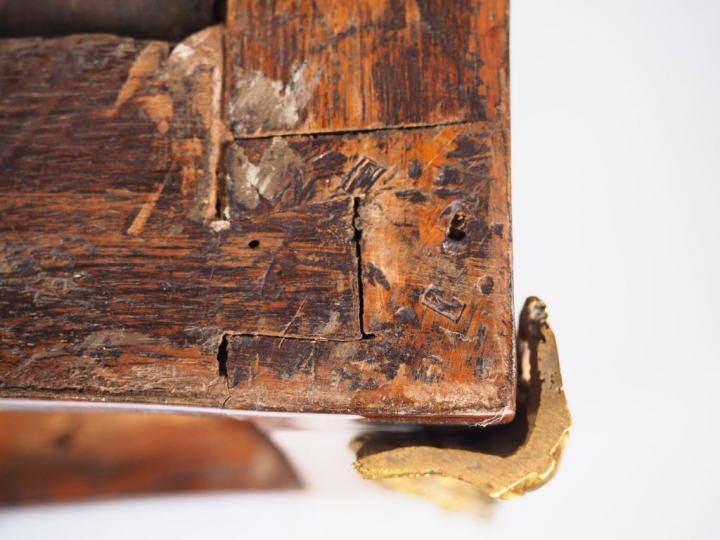 	Commode Louis XV en frisage et marqueterie, ornementation de bronze d