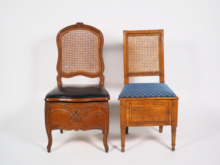 Chaise de commodité Louis XV en bois naturel mouluré et sculpté, dossi