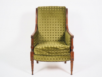 Vente aux enchères Bergère Directoire en bois naturel mouluré et sculpté, dossier à cross