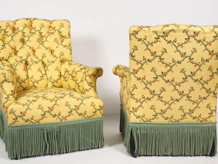 Paire de fauteuils confortables capitonnés 1900, garniture de tissu à 