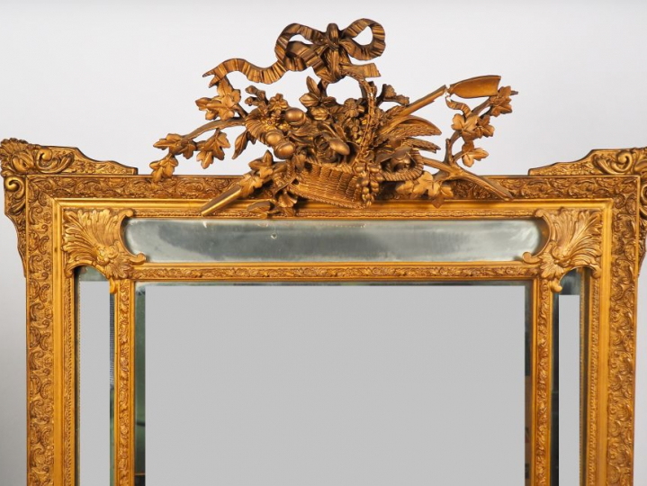 Grand miroir à parecloses fin XIXème de style Louis XVI en bois et stu