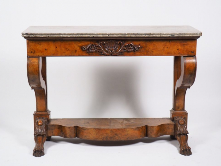 Console Restauration en noyer, ouvrant à un tiroir, dessus marbre gris
