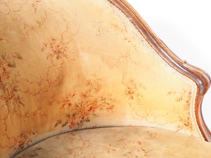 Duchesse brisée Louis XV en bois naturel mouluré et sculpté à décor de