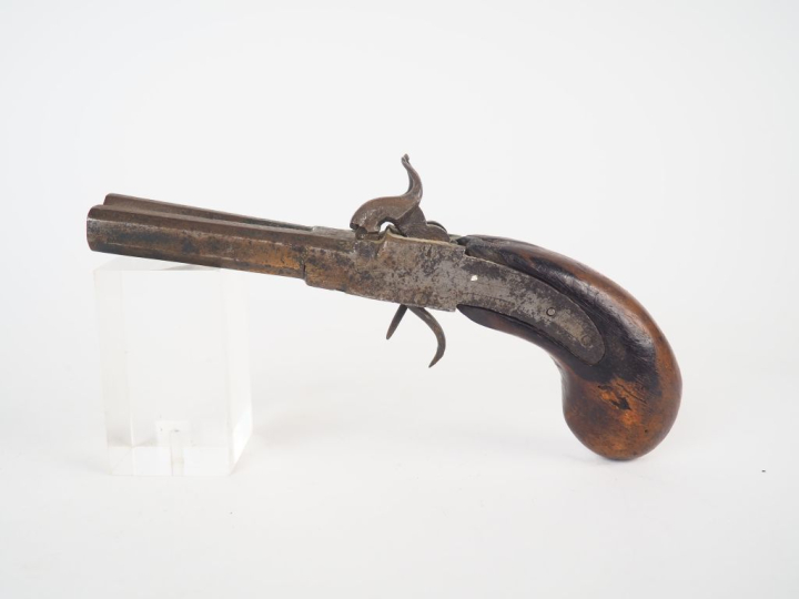 Pistolet coup de poing à coffre et à percussion et deux canons octogon