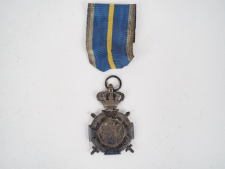 Vente aux enchères Médaille roumaine croix de la fidélité module biface, deux épées crois