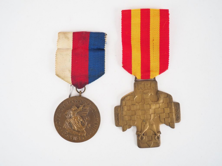 Rare croix des partisan tchécoslovaquie numéro 102 au dos (400 attribu