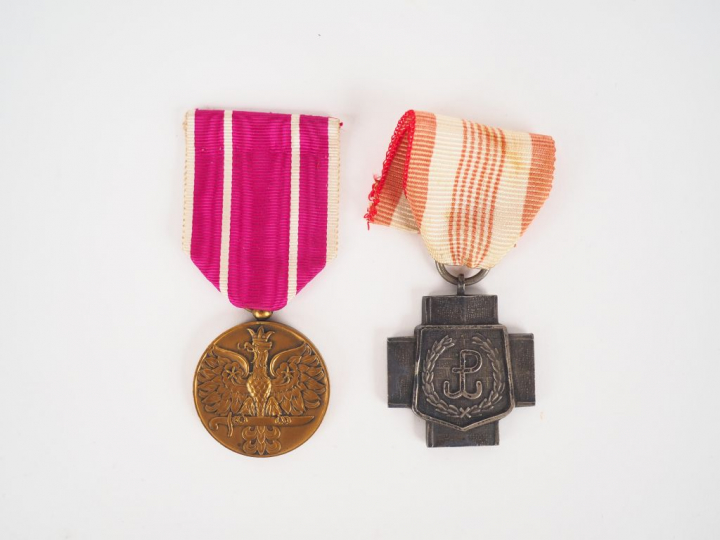 Médaille ronde en bronze biface polonaise dite « Swemu Obroncy » ou mé