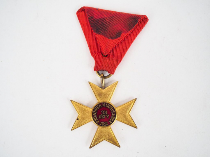 Croix de la Charité du royaume de Serbie. ( Décoration établie le 19 j