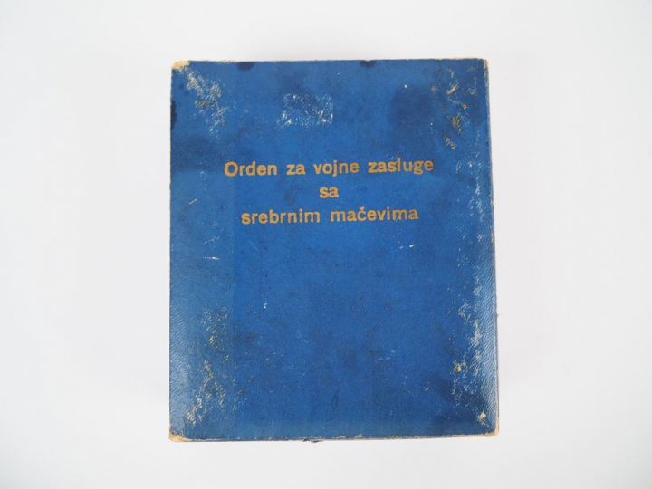 Belle plaque pectorale dans sa boite en cartonnage bleu avec marquage 