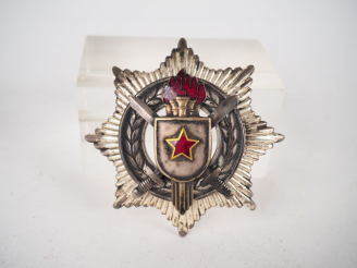 Vente aux enchères Belle plaque pectorale de l’ordre yougoslave pour le mérite militaire 