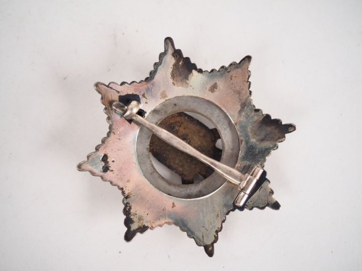 Belle plaque pectorale de l’ordre yougoslave pour le mérite militaire 