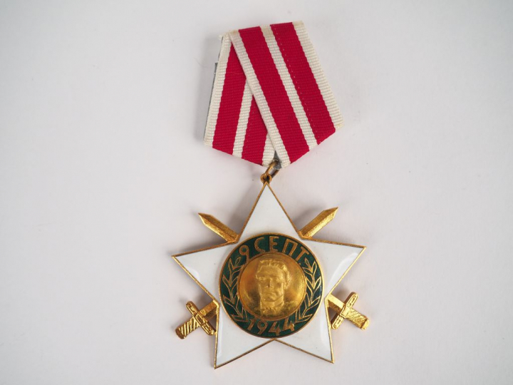 Etoile bulgare uniface de l’ordre du 9 Septembre 1944 à titre militair