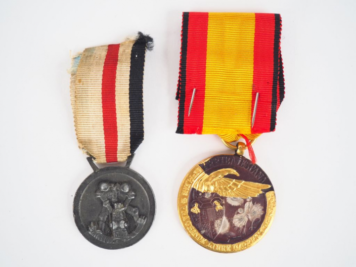 Lot de deux décorations dont une médaille Germano-italienne de la camp