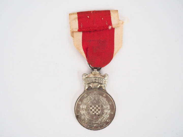 Rare médaille croate pour Oustachis (Ustaše), module rond biface argen