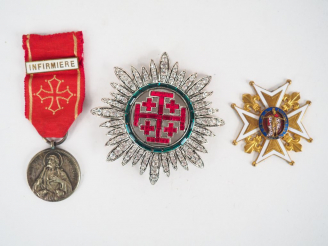 Vente aux enchères Lot composite comprenant un revers d’une décoration de Saint Louis en 