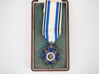Vente aux enchères Belle croix Bavaroise du mérite à titre militaire, module biface branc