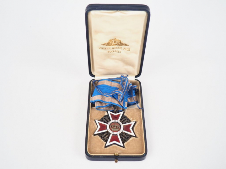 Belle étoile roumaine de commandeur de l’ordre de la couronne à titre 