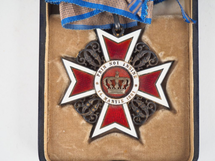 Belle étoile roumaine de commandeur de l’ordre de la couronne à titre 