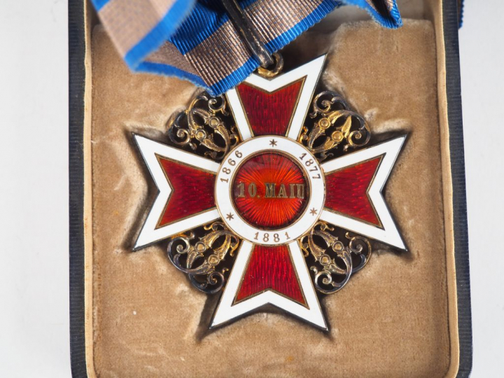 Belle étoile roumaine de commandeur de l’ordre de la couronne à titre 